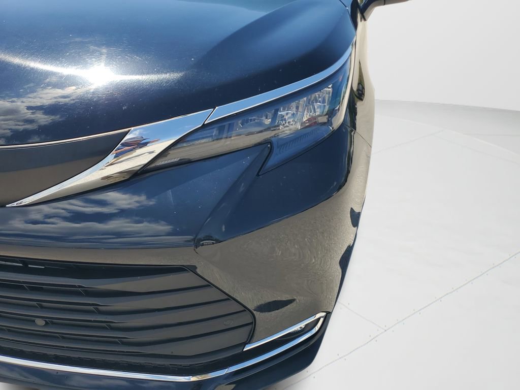 Certified 2024 Toyota Sienna XLE image 9