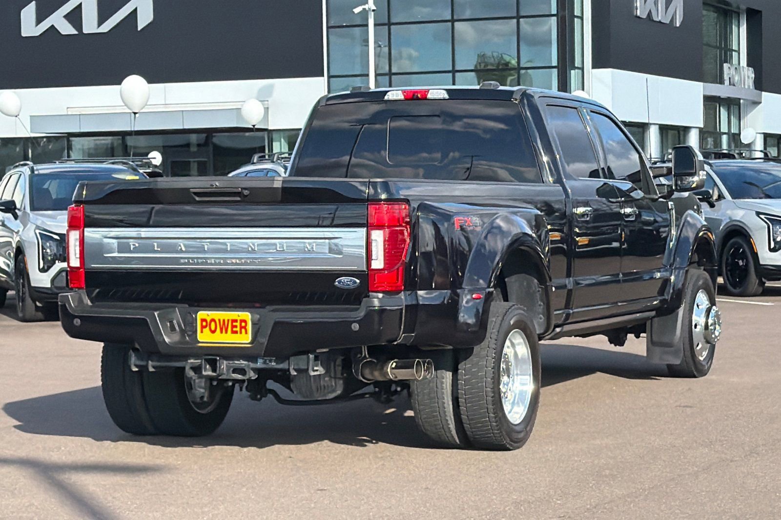 Used 2022 Ford F450 Platinum w/ FX4 Off-Road Package image 4