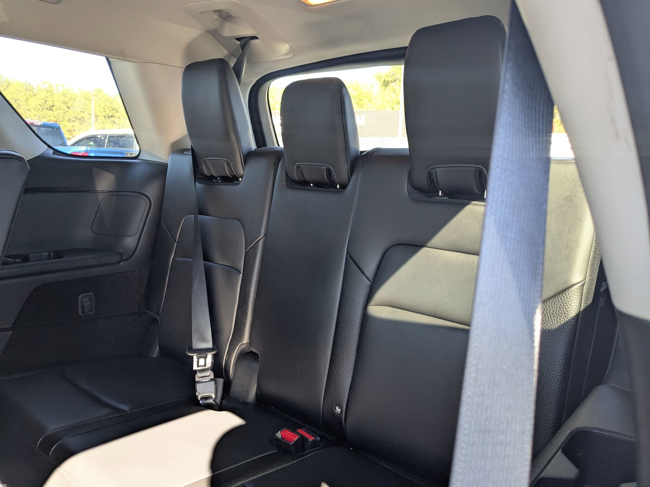 Used 2025 Nissan Pathfinder SL image 25