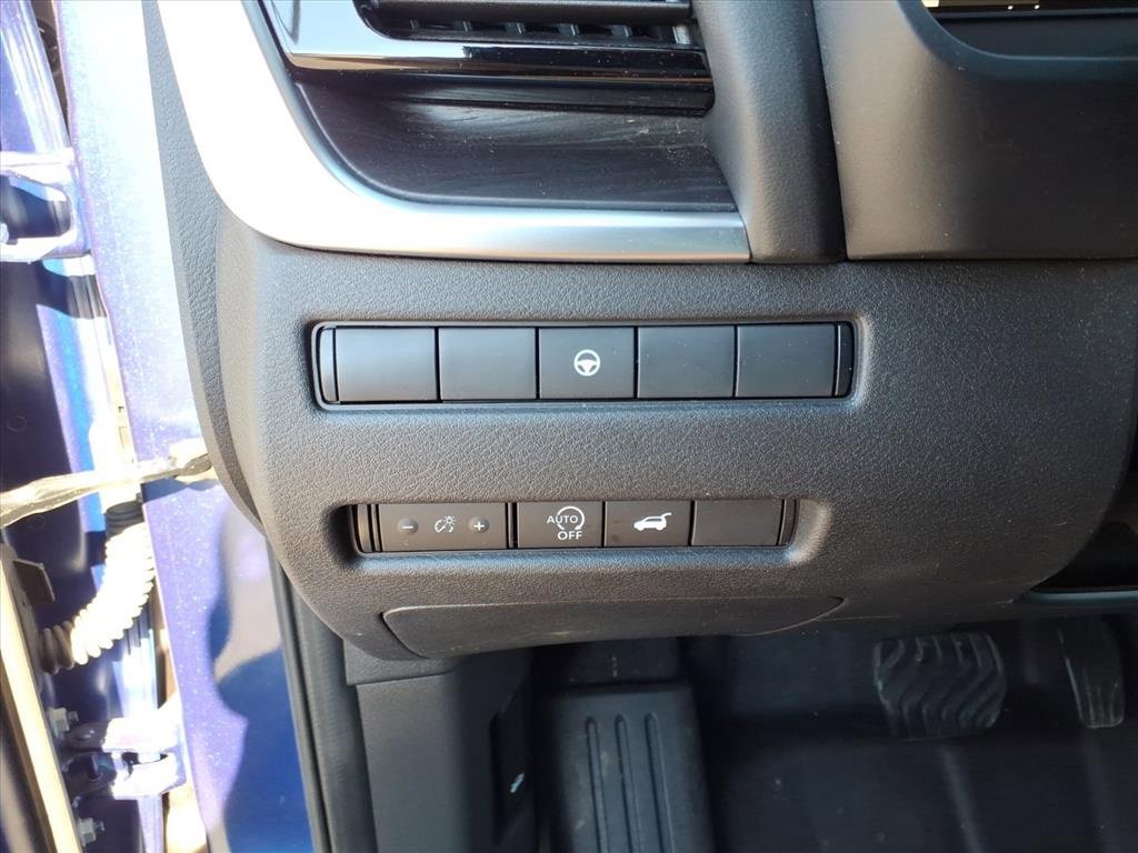 Used 2023 Nissan Rogue Platinum image 17