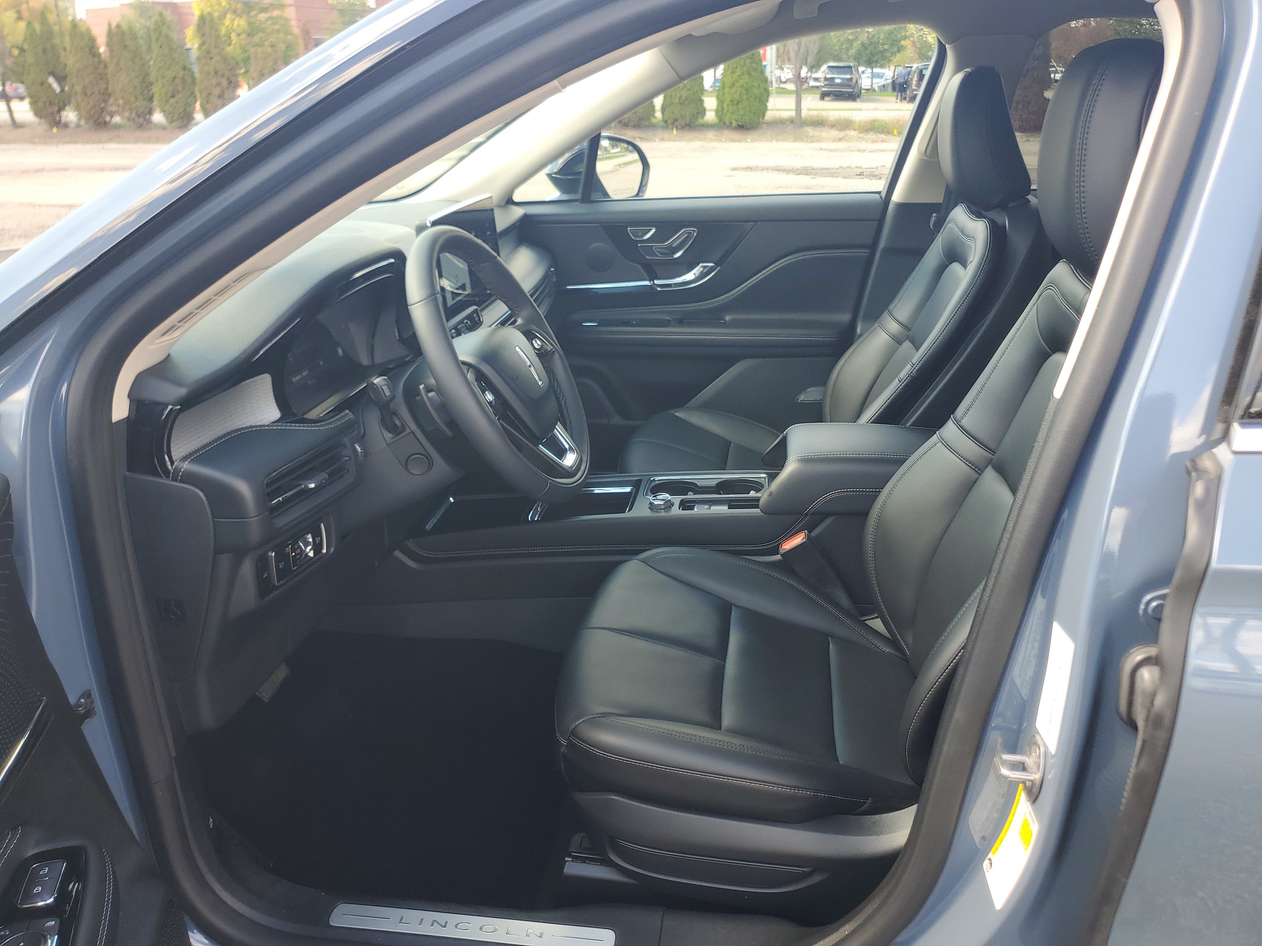 Certified 2024 Lincoln Corsair AWD w/ Equipment Group 101A image 12