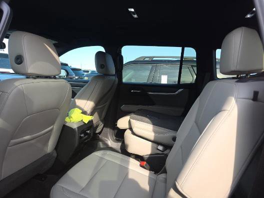 Used 2024 GMC Acadia Elevation w/ Black Edition image 8