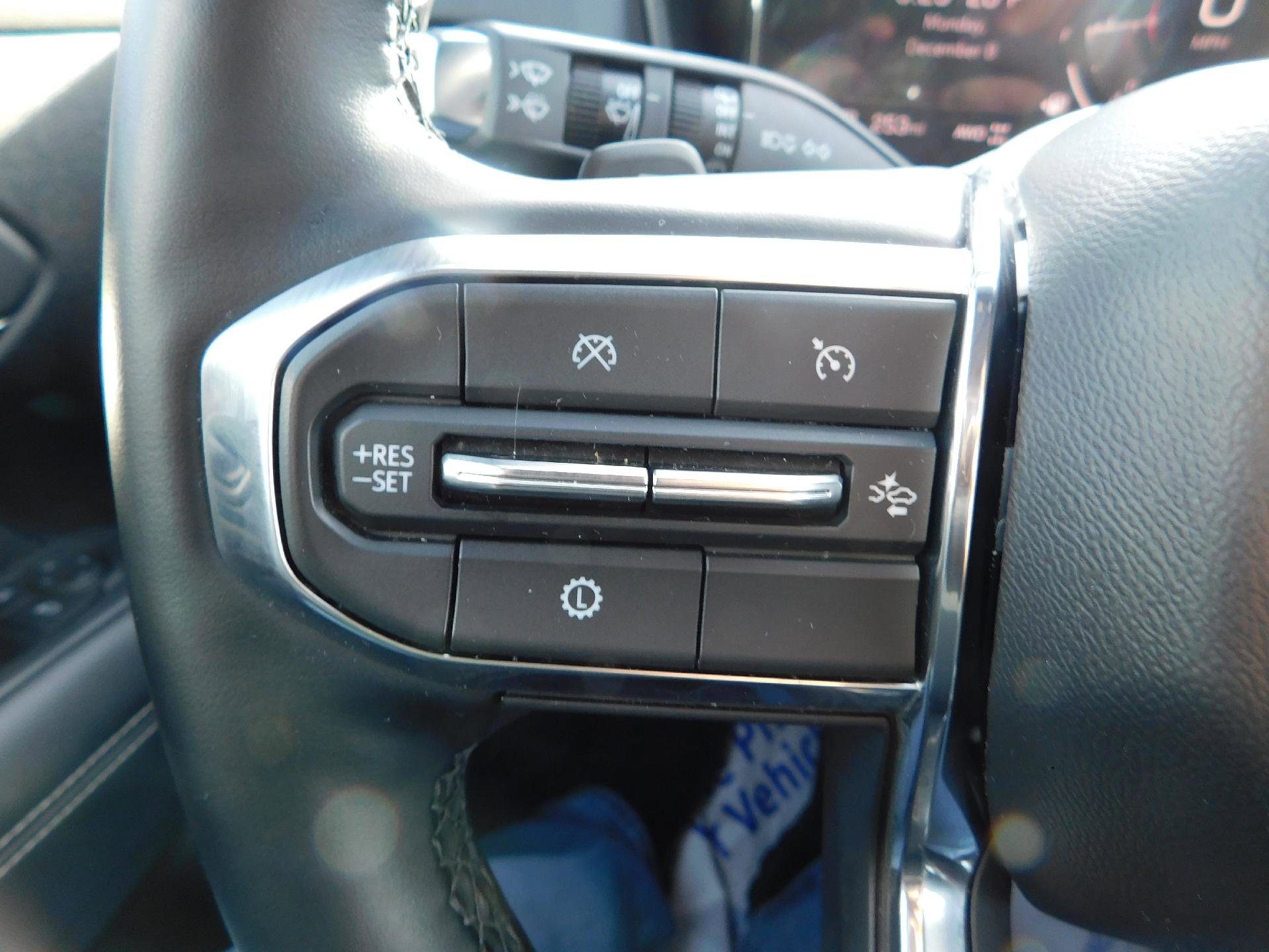 Used 2025 GMC Terrain Elevation image 23