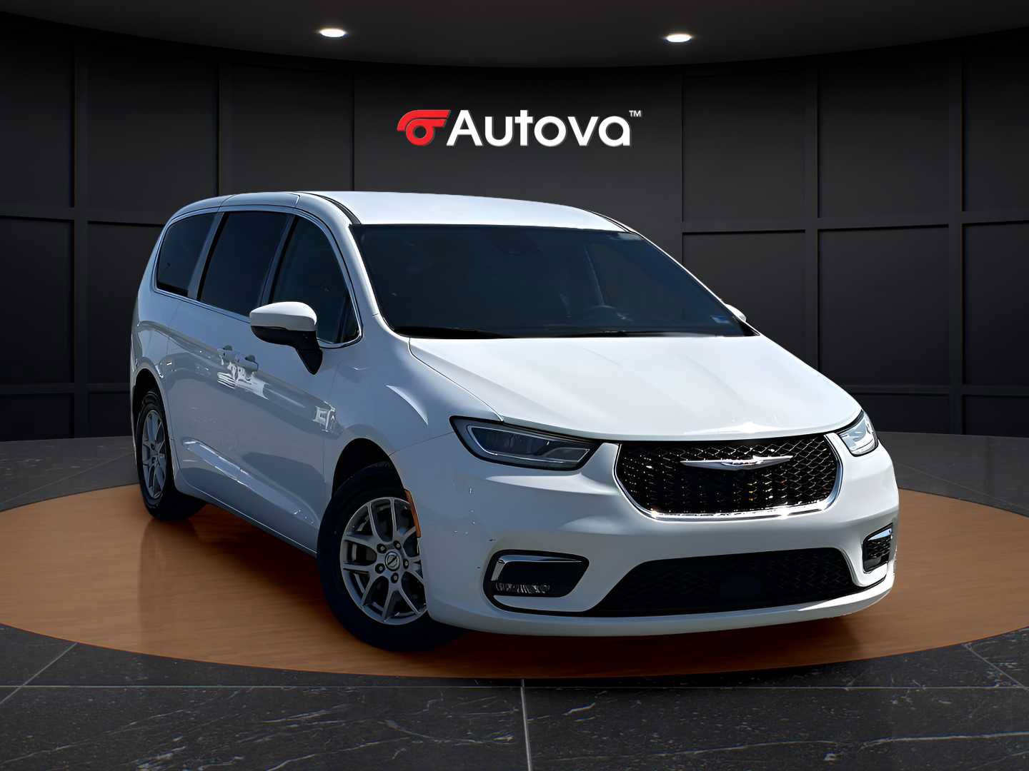 Used 2023 Chrysler Pacifica Touring-L FWD image 7