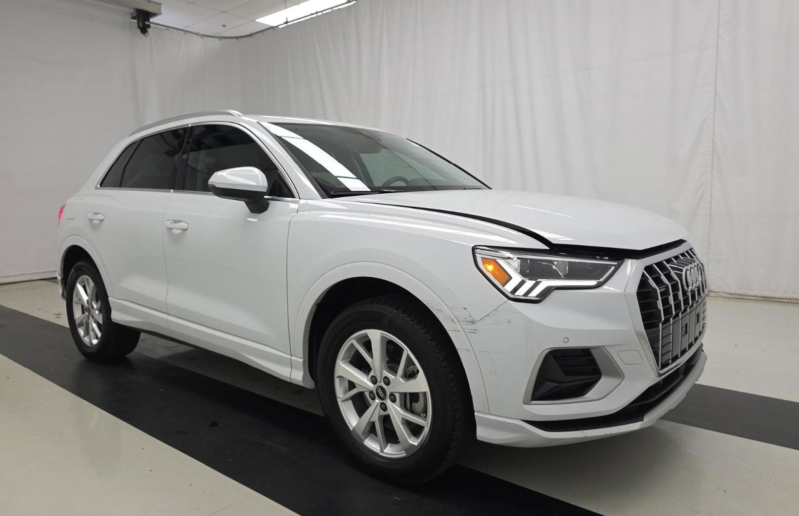 Used 2024 Audi Q3 2.0T Premium w/ Convenience Package AWD/4WD image 3