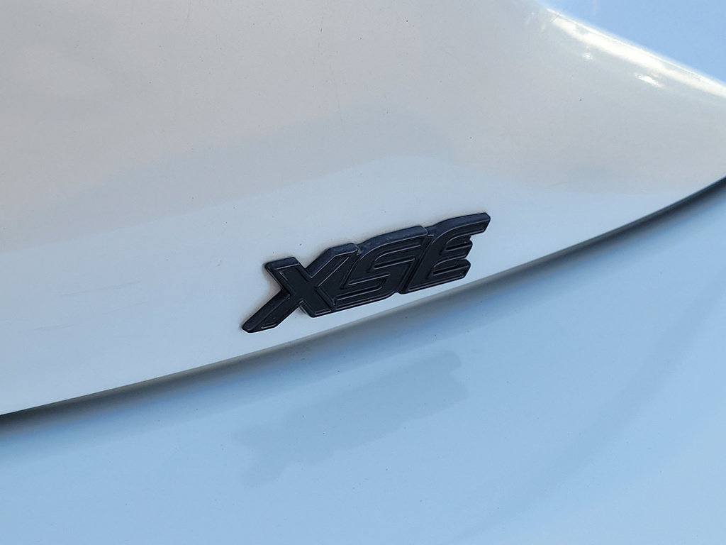 Used 2022 Toyota Corolla XSE FWD image 8