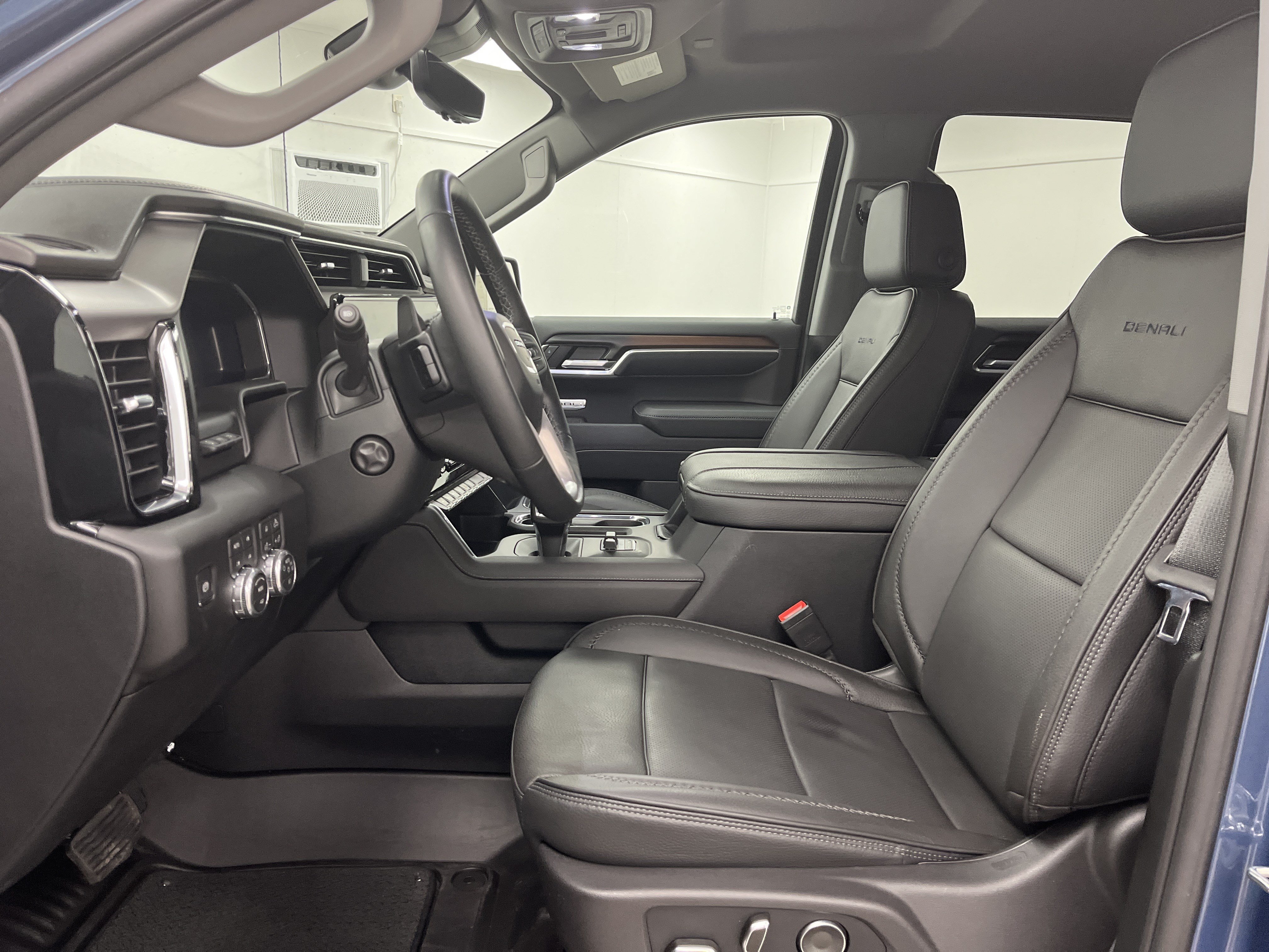 Used 2026 GMC Sierra 1500 Denali w/ Technology Package AWD/4WD image 9