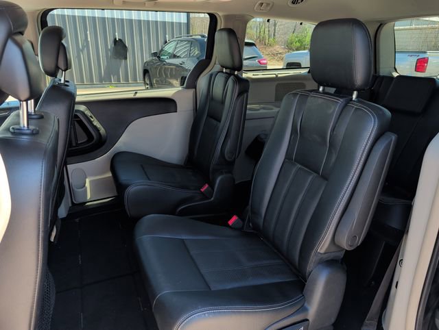 Used 2016 Chrysler Town & Country Touring-L FWD image 30