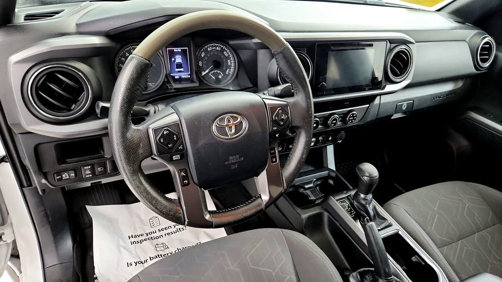 Used 2018 Toyota Tacoma TRD Sport w/ Technology Package AWD/4WD image 24
