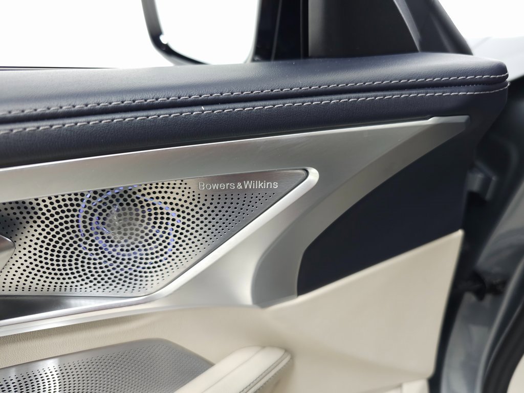 Used 2023 BMW M850i xDrive Convertible image 16