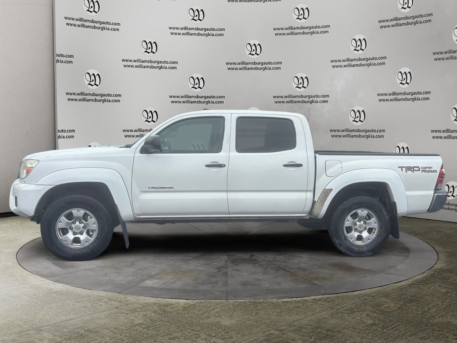 Used 2014 Toyota Tacoma PreRunner w/ TRD Off-Road Package RWD image 2