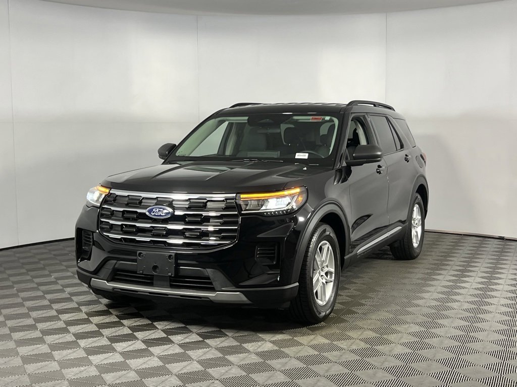 Used 2025 Ford Explorer Active image 3