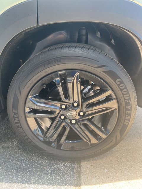 Used 2025 Chevrolet Trax ACTIV w/ Sunroof Package FWD image 11