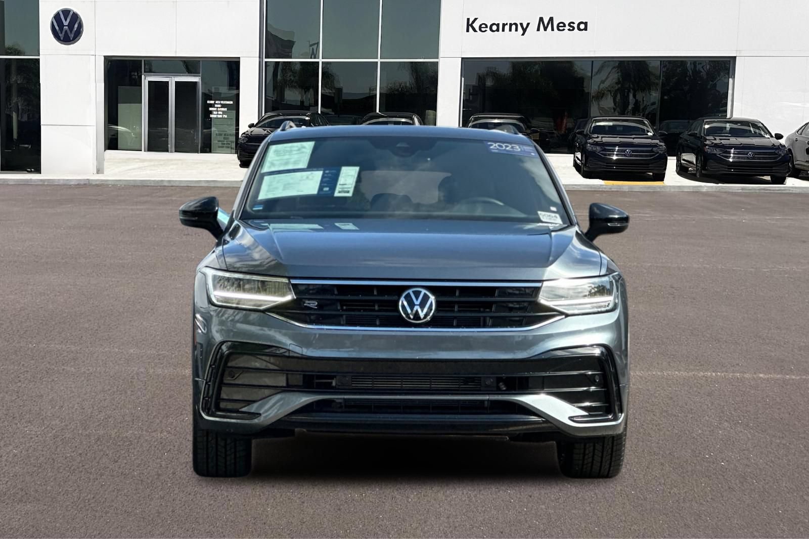 Used 2023 Volkswagen Tiguan SE R-Line FWD image 9