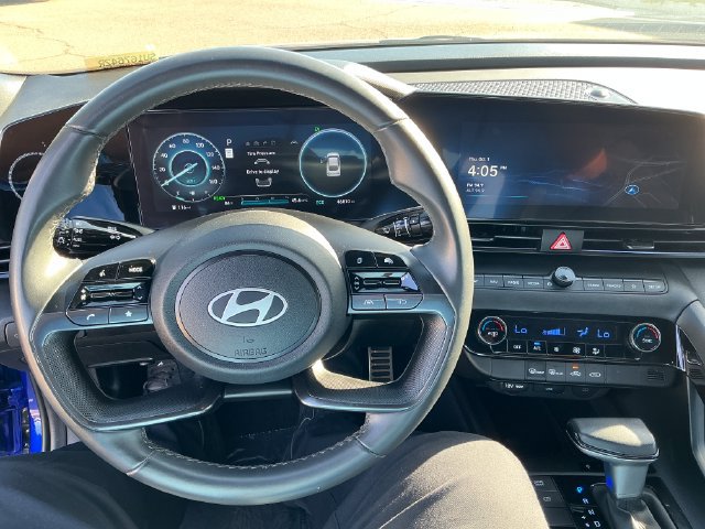 Used 2025 Hyundai Elantra SEL FWD image 13
