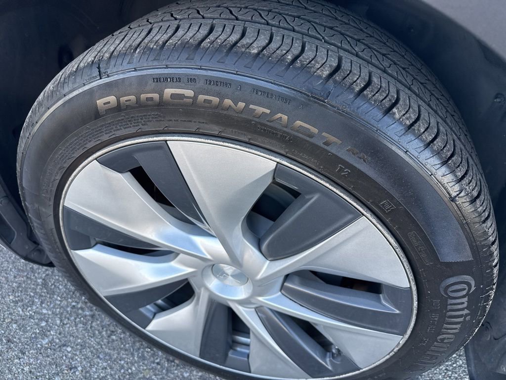 Used 2020 Tesla Model Y Long Range image 10