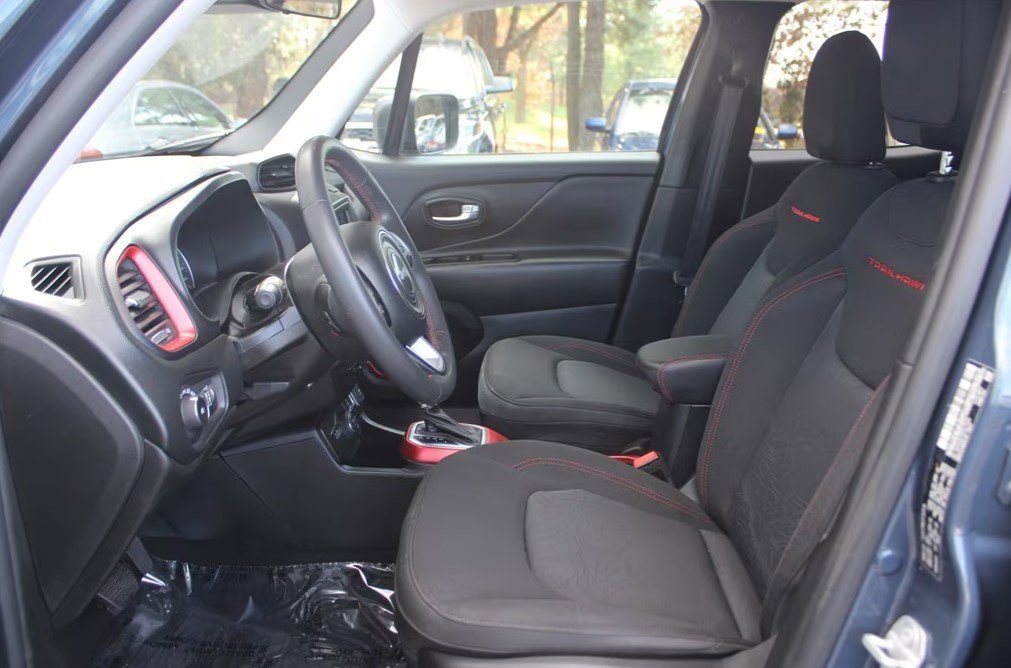 Used 2020 Jeep Renegade Trailhawk image 9