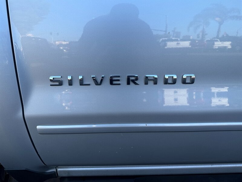 Used 2017 Chevrolet Silverado 1500 LT AWD/4WD image 8