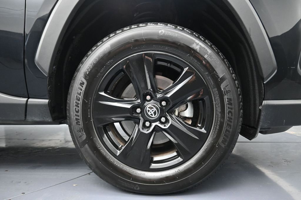 Used 2024 Toyota RAV4 XLE FWD image 5