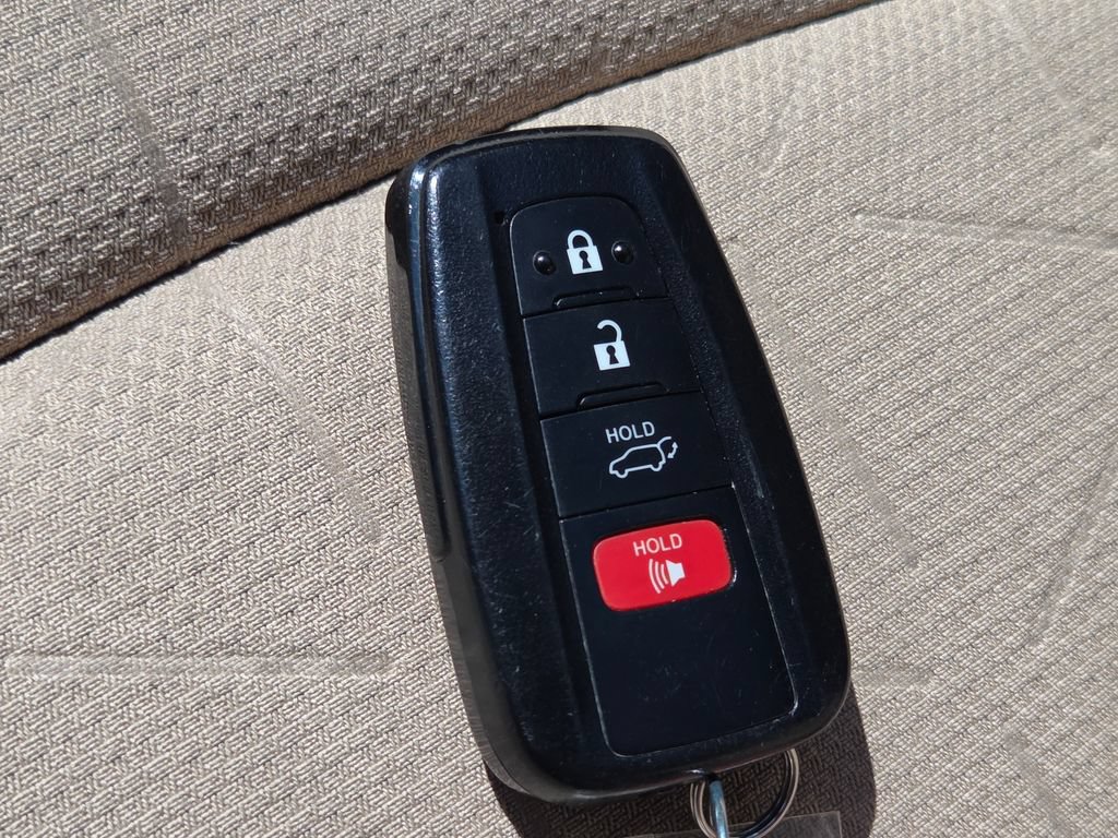 Used 2020 Toyota RAV4 XLE w/ Convenience Package AWD/4WD image 33