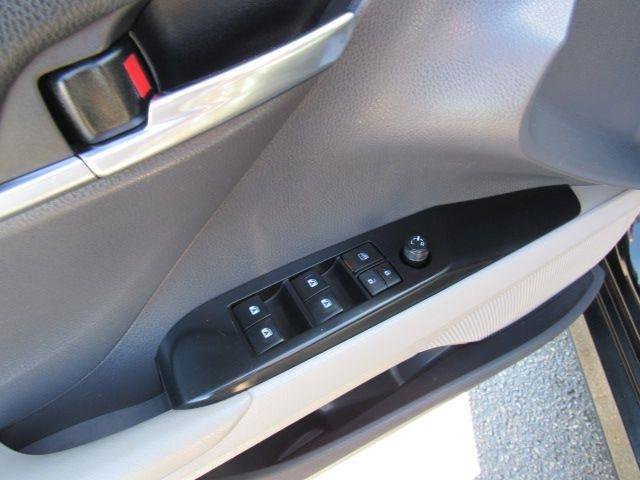 Used 2020 Toyota Camry LE image 12
