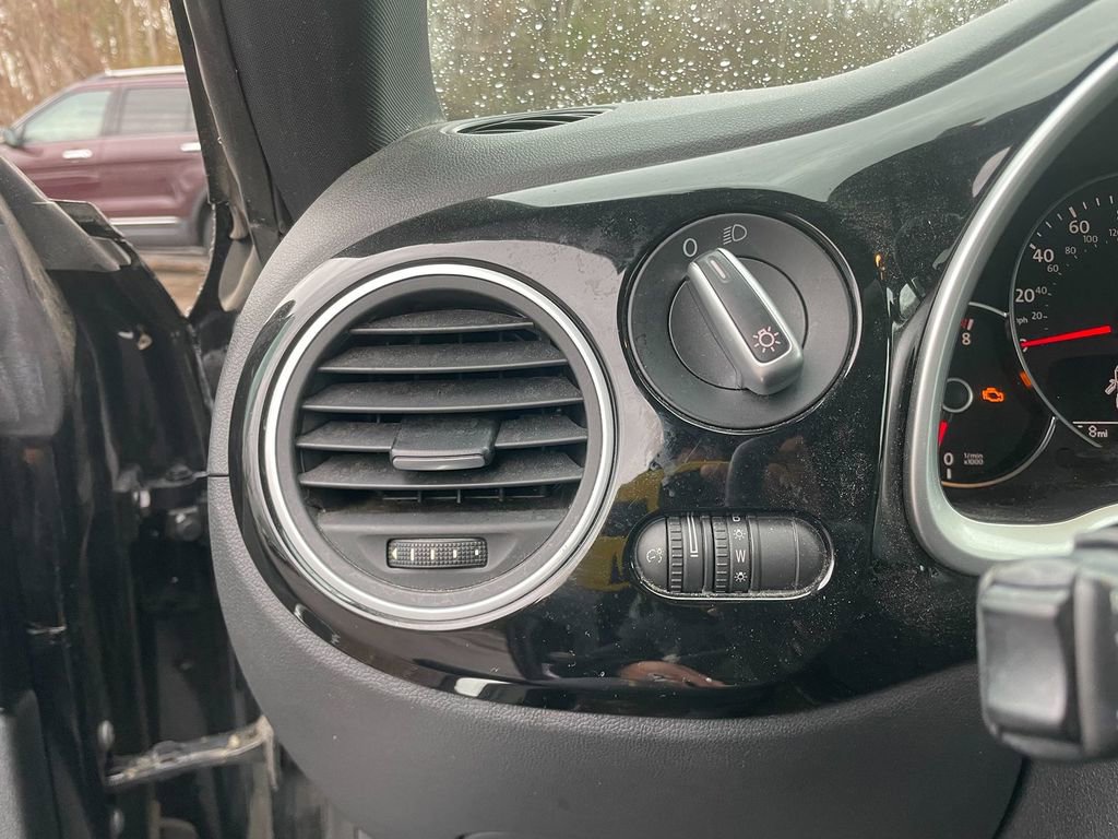 Used 2012 Volkswagen Beetle 2.5 FWD image 14