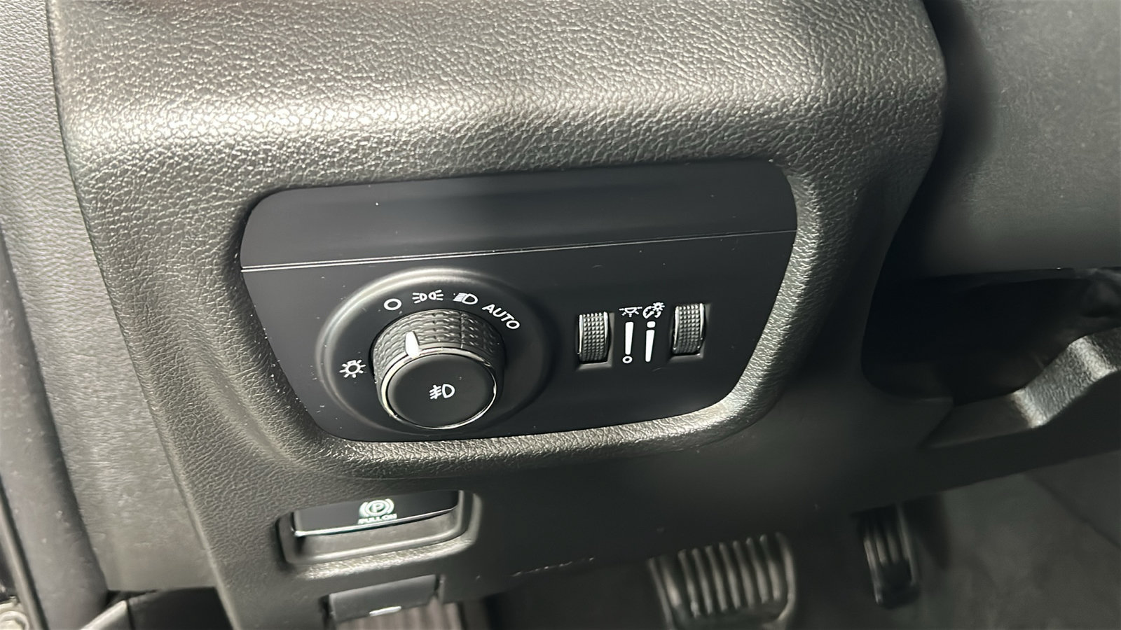 Used 2023 Jeep Grand Cherokee L Limited AWD/4WD image 24