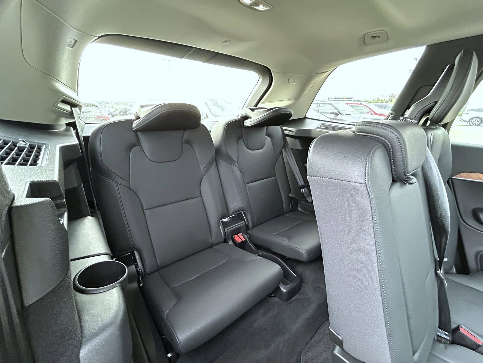 Used 2024 Volvo XC90 B6 Plus image 19