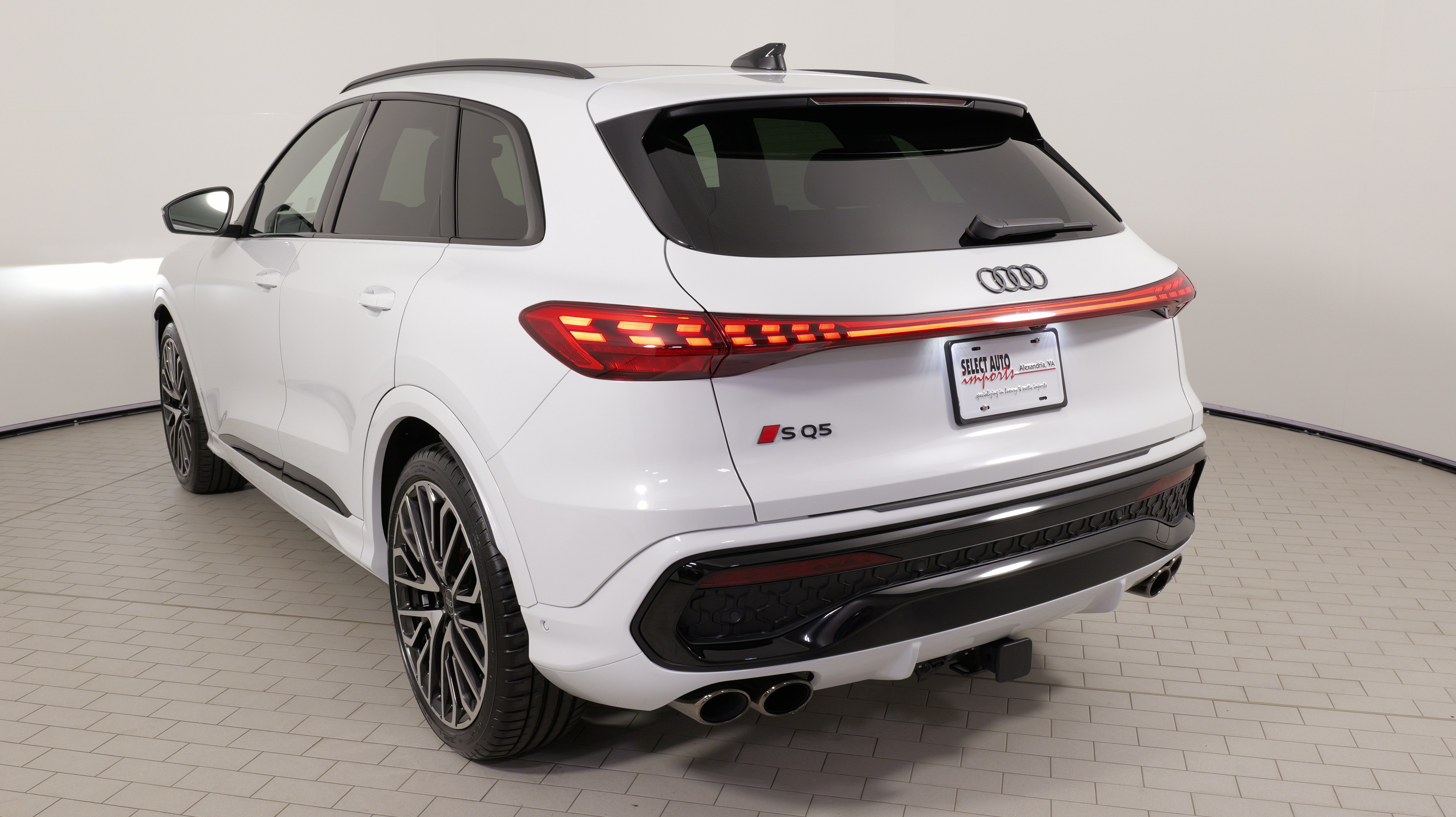 Used 2025 Audi SQ5 Premium Plus AWD/4WD image 14