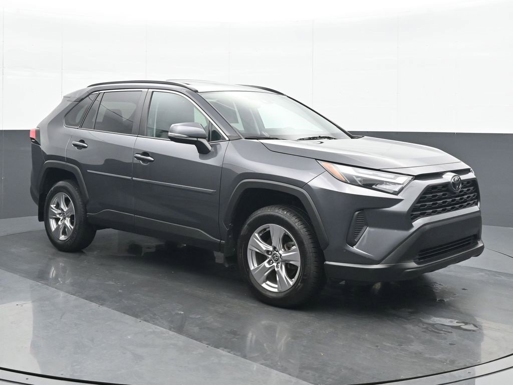 Used 2022 Toyota RAV4 XLE w/ Convenience Package image 9