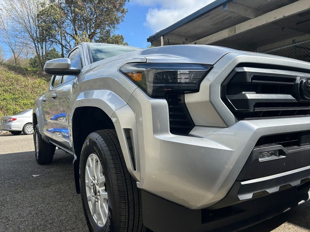 Used 2025 Toyota Tacoma SR5 AWD/4WD image 33