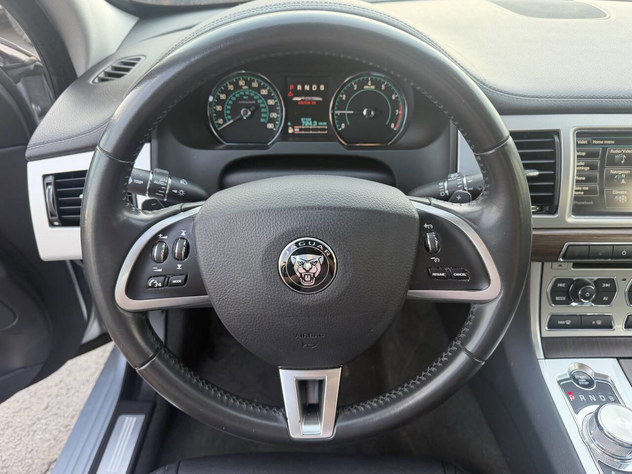 Used 2014 Jaguar XF RWD image 17