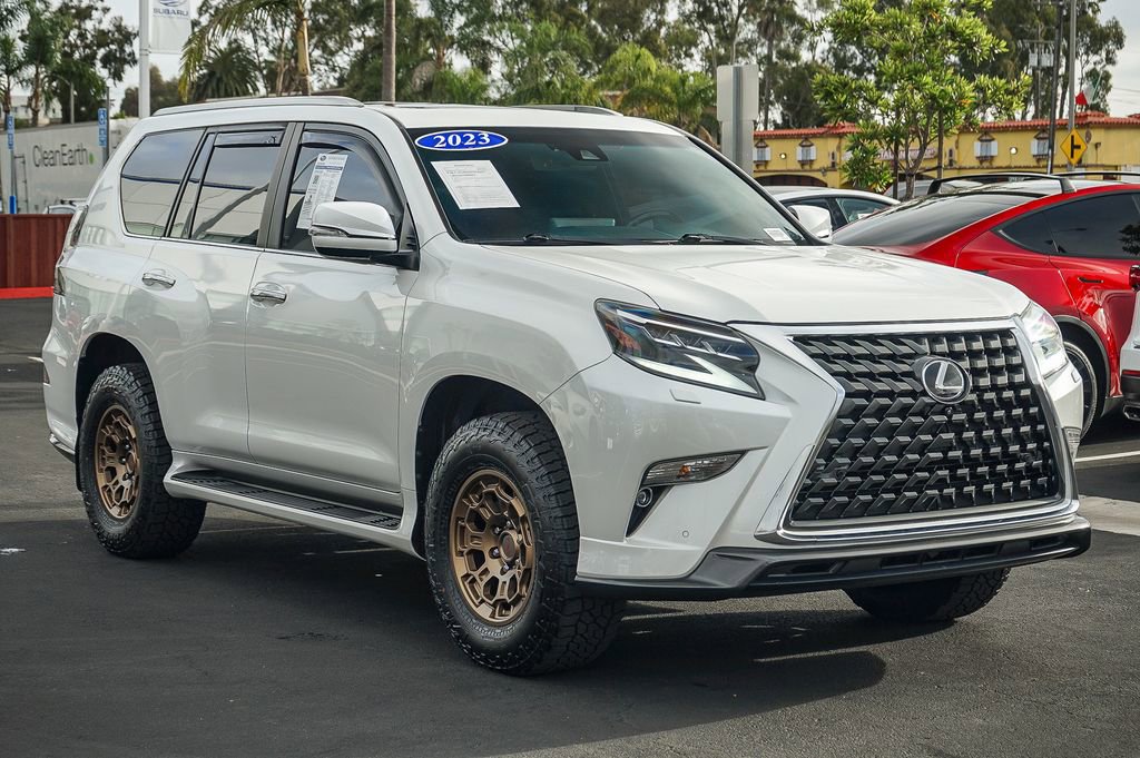 Used 2023 Lexus GX 460 Luxury w/ Sport Design Package image 3