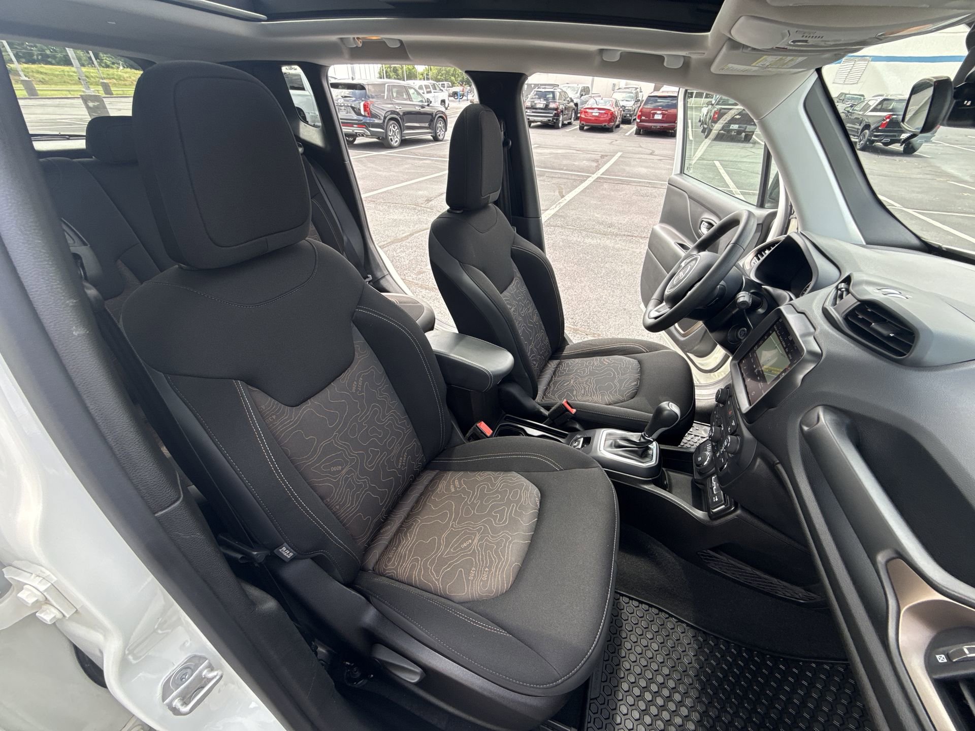 Used 2023 Jeep Renegade Latitude w/ Sun/Sound Group AWD/4WD image 25