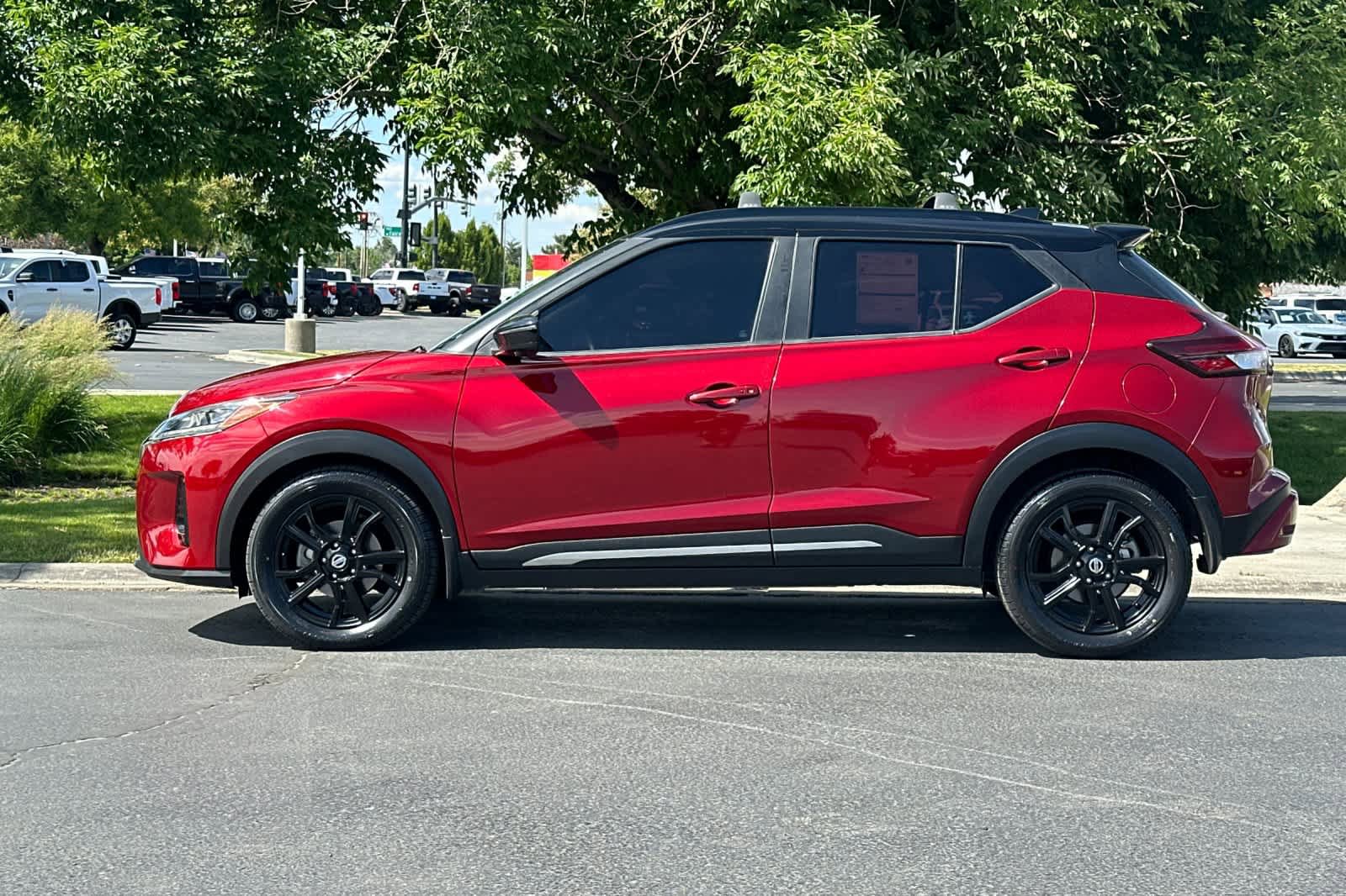 Used 2021 Nissan Kicks SR w/ Exterior Package FWD image 5