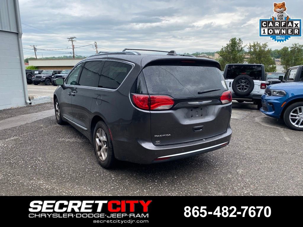 Used 2017 Chrysler Pacifica Touring-L Plus w/ Tire & Wheel Group FWD image 7
