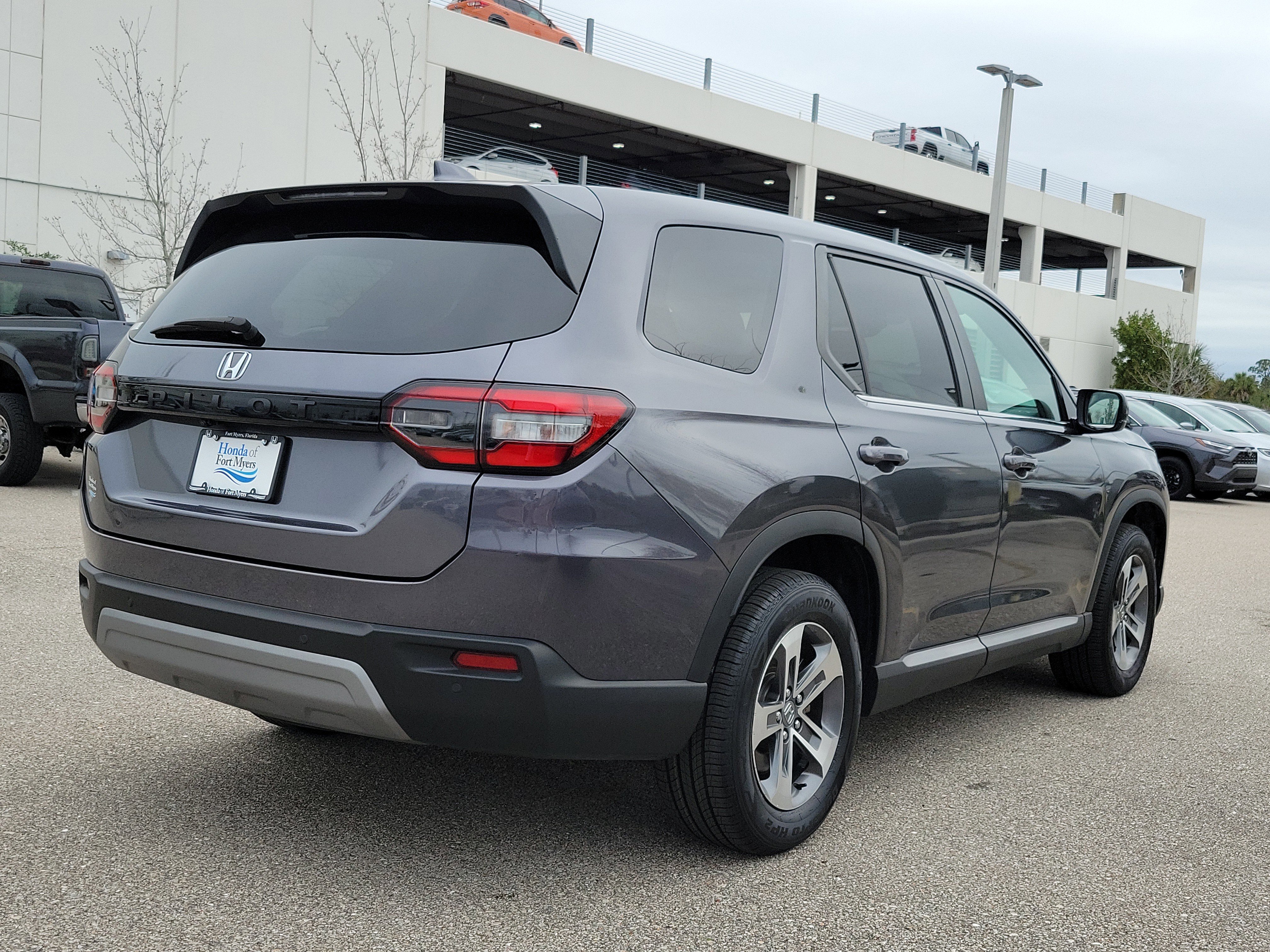 Used 2024 Honda Pilot EX-L image 6