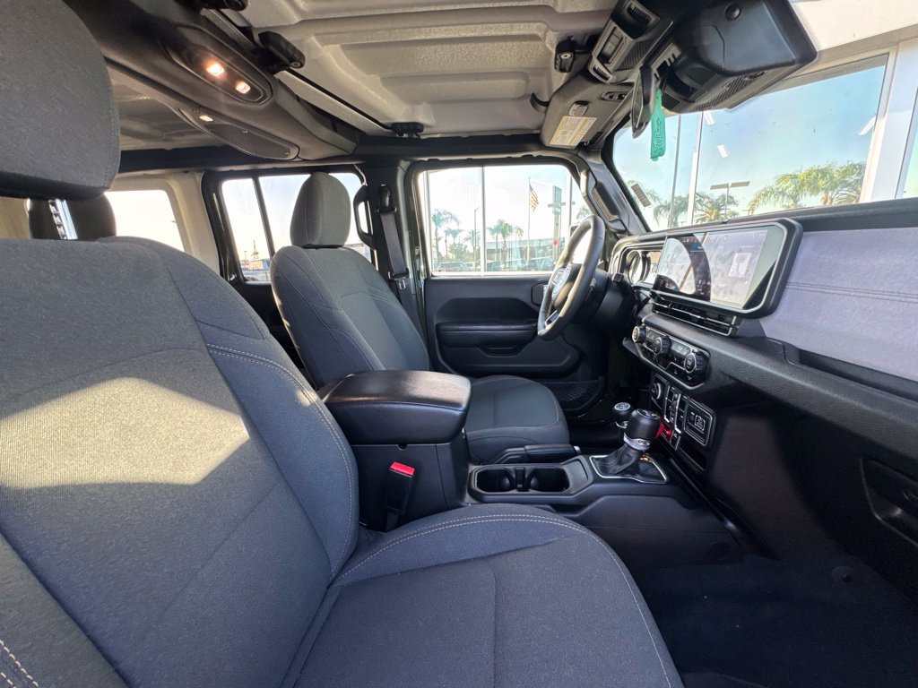 Used 2024 Jeep Wrangler Unlimited AWD/4WD image 8