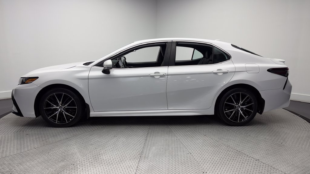 Certified 2024 Toyota Camry SE w/ Cold Weather Package FWD image 4