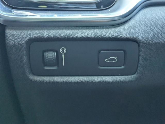 Used 2020 Volvo S60 T6 Momentum image 24