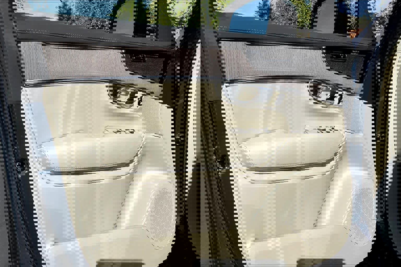 New 2026 Volvo XC90 B6 Ultra w/ Protection Package image 24