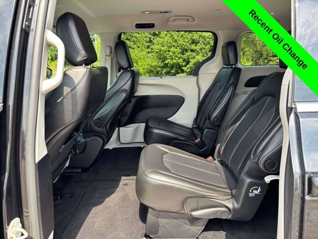 Used 2023 Chrysler Pacifica Touring-L FWD image 24