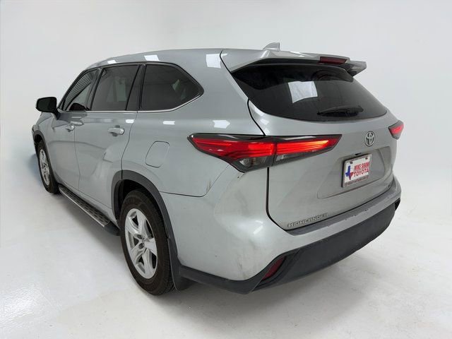 Used 2021 Toyota Highlander LE image 18