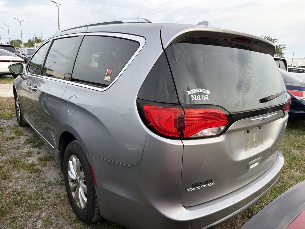 Used 2019 Chrysler Pacifica Touring-L FWD image 8