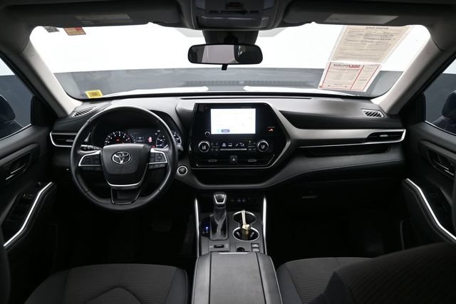 Certified 2024 Toyota Highlander LE AWD/4WD image 26