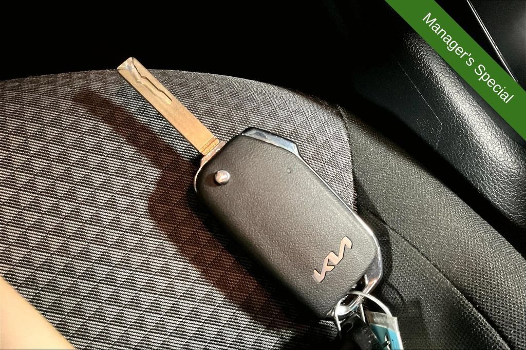 Used 2025 Kia Soul LX w/ LX Technology Package FWD image 12