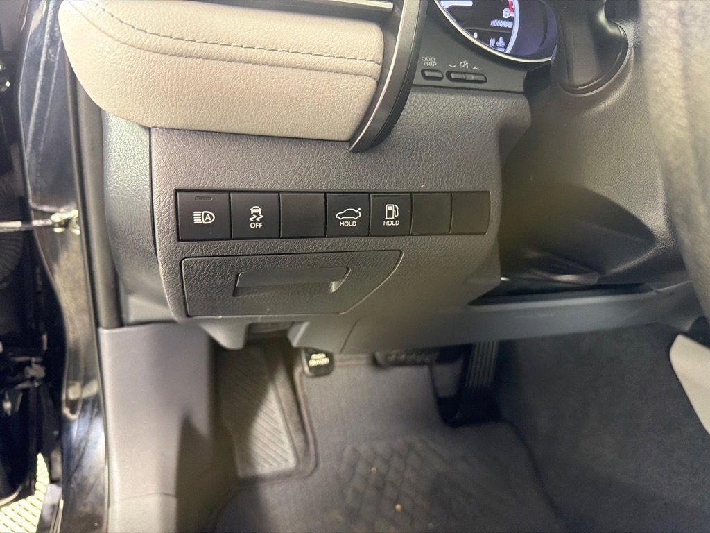 Used 2020 Toyota Camry LE FWD image 11