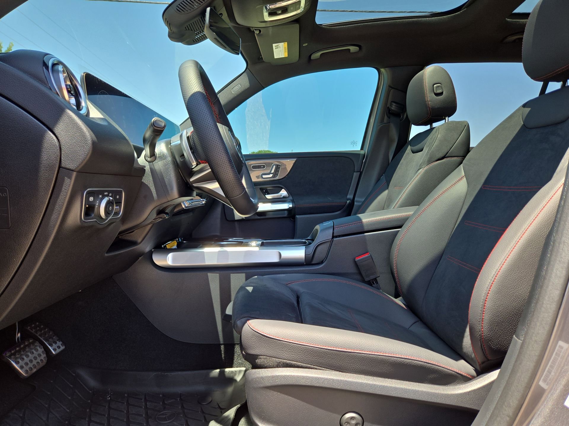 New 2025 Mercedes-Benz GLB 250 image 16