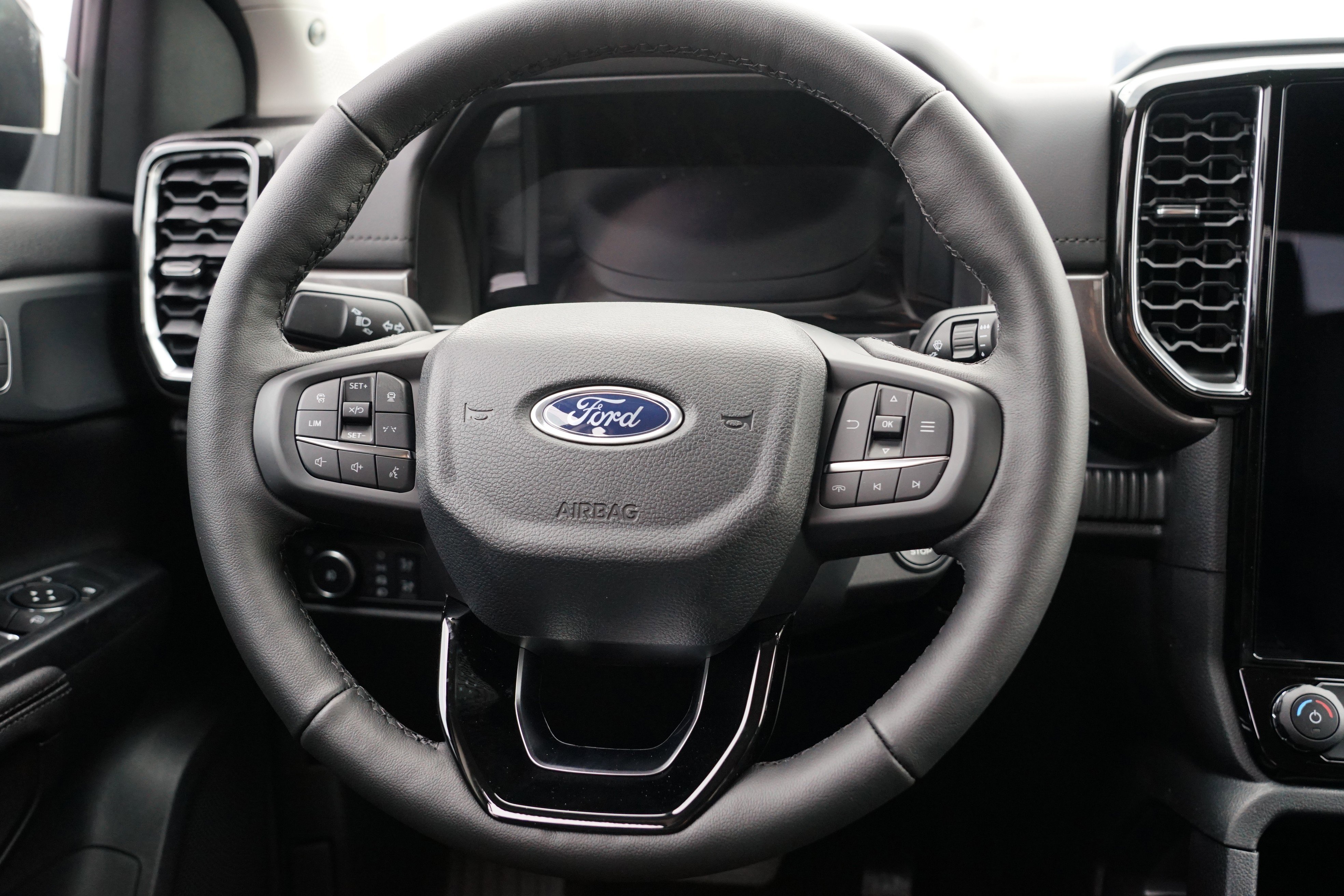 New 2025 Ford Ranger Lariat w/ FX4 Off-Road Package image 24