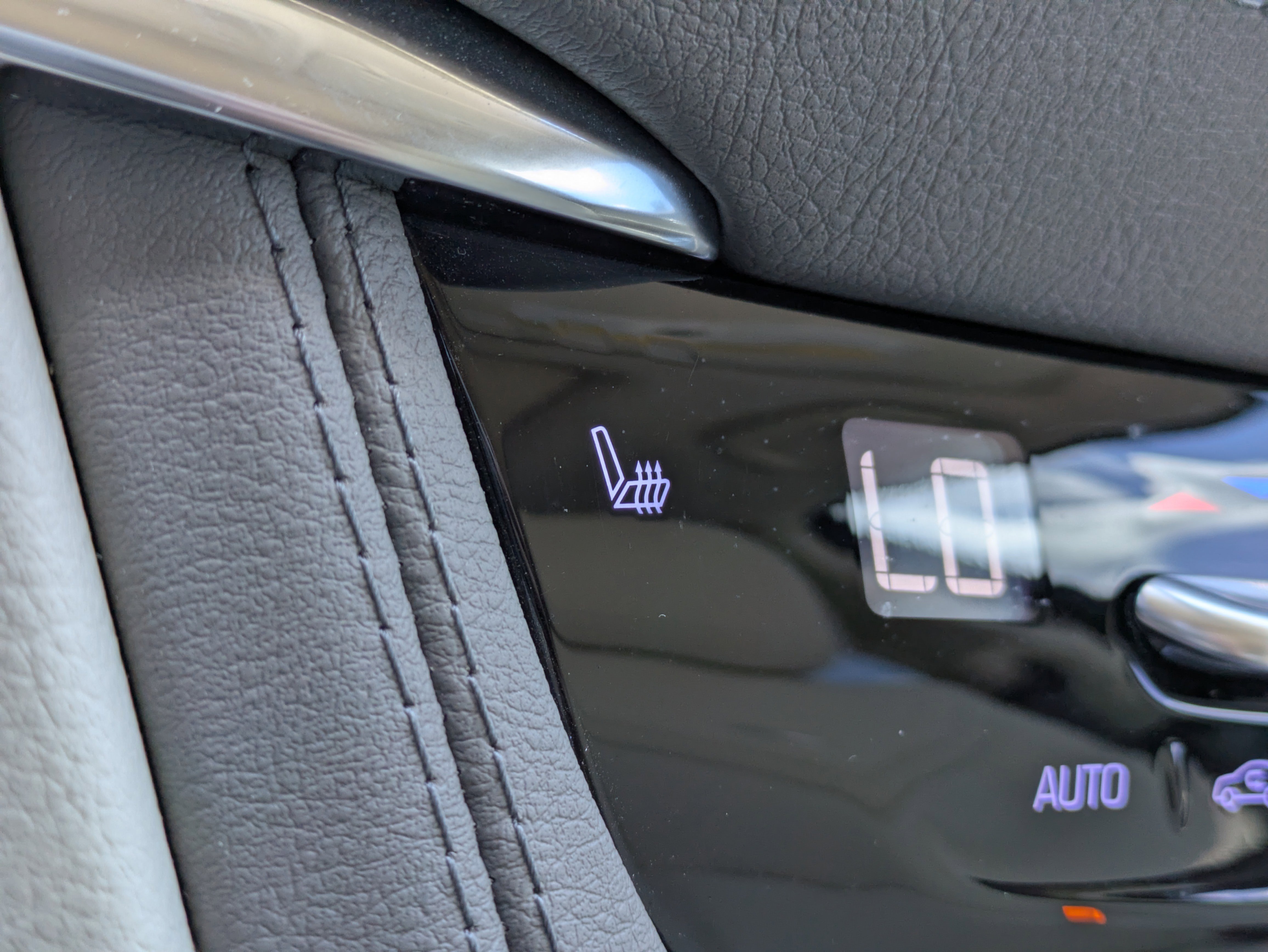 Certified 2022 Cadillac XT5 Premium Luxury FWD image 28